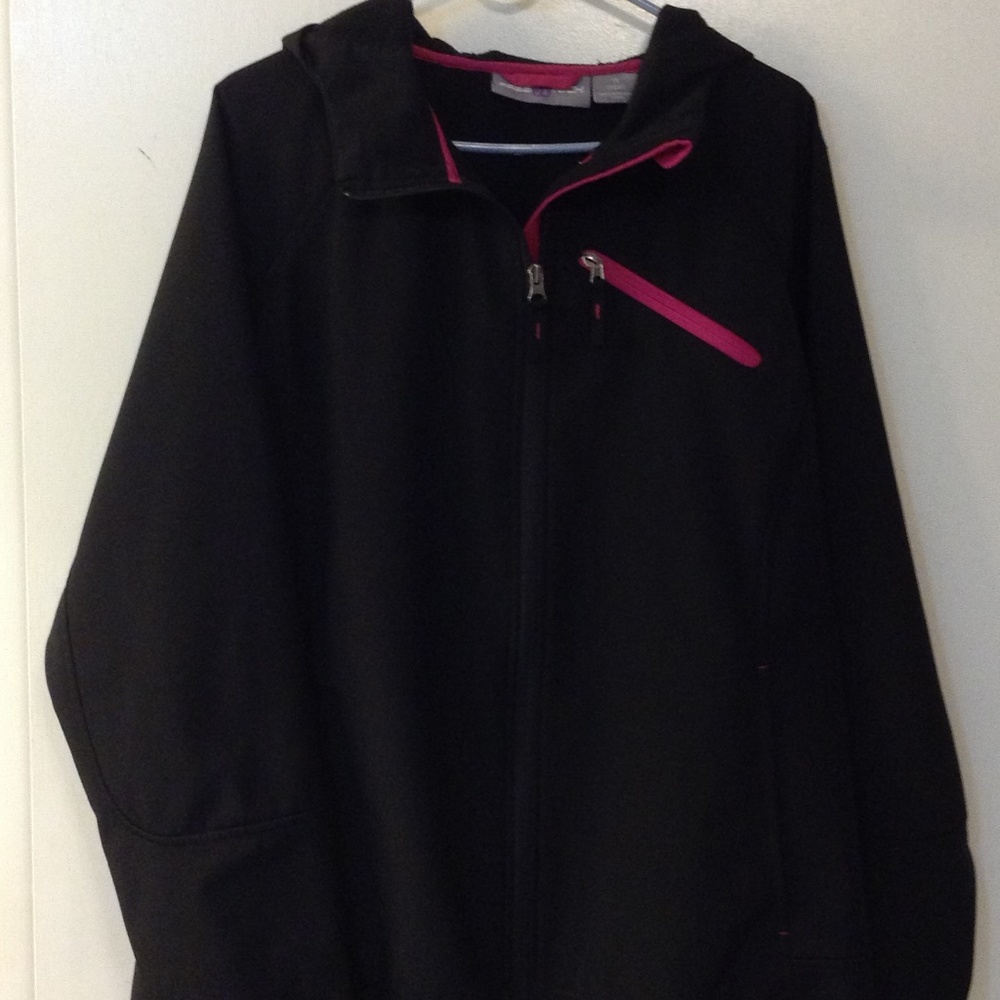 FREE TECH BLACK/PINK WATER RESISTANT WINDBREAKER